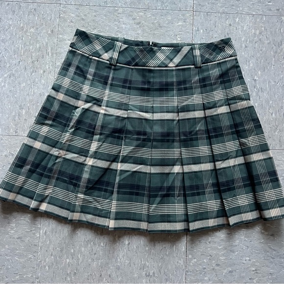 Aritzia sunday best Green and Cream Plaid Mini Skirt - Picture 1 of 3